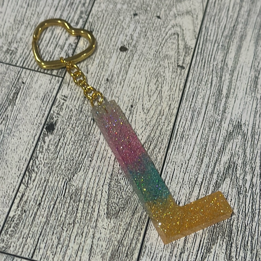 Resin sparkling monogram L key chain handmade
